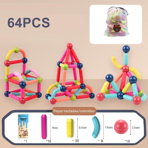 Imagen de varios bloques de construcción coloridos ensamblados en diferentes estructuras. El juego contiene 64 piezas, que comprenden varias formas y tamaños, incluidas varillas rectas, varillas curvas y conectores esféricos. En la esquina superior derecha se muestra una bolsa con cordón para guardar cosas.