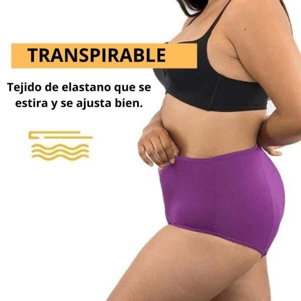 Mujer mostrando el lateral y la cintura de una prenda de ropa íntima de color morado con la leyenda "transpirable" y una descripción que dice "tejido de elastano que se estira y se ajusta bien". acompañado de un ícono de tres líneas onduladas que representan transpiración o aireación.