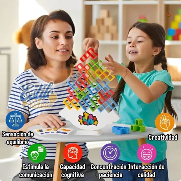 Una madre y su hija disfrutan de tiempo de calidad juntas mientras juegan un juego de rompecabezas educativo que promueve el equilibrio, la comunicación, las habilidades cognitivas, la paciencia y la creatividad.